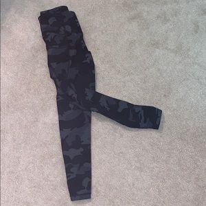 Grey camo high waisted 7/8 leggings